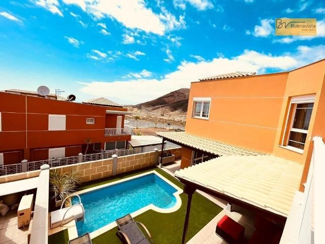 Vivienda exclusiva de 245 m2 en venta Arona, España