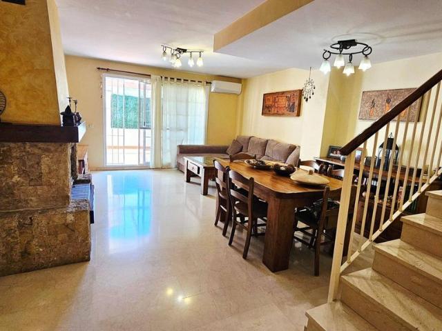 Vivienda exclusiva de 245 m2 en venta Benalmádena, España