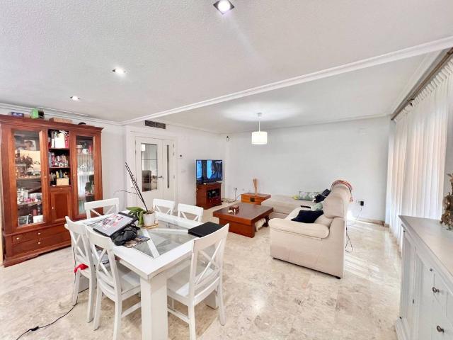 Vivienda exclusiva de 247 m2 en venta Alicante, España