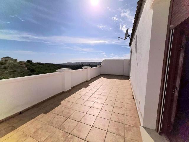 Vivienda exclusiva de 240 m2 en venta Casares, Andalucía