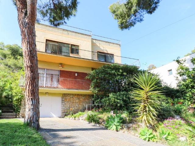Vivienda exclusiva de 257 m2 en venta Castelldefels, Cataluña
