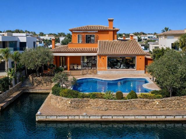 Vivienda exclusiva de 278 m2 en venta Empuriabrava, Cataluña