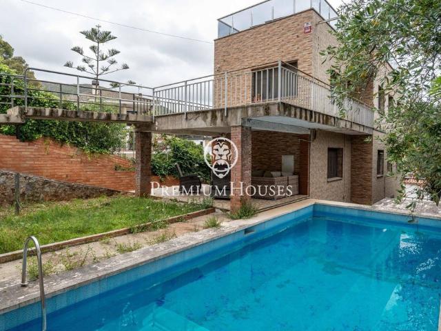 Vivienda exclusiva de 268 m2 en venta Castelldefels, España