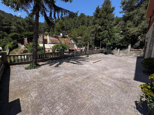 Vivienda exclusiva de 304 m2 en venta Vallirana, Cataluña
