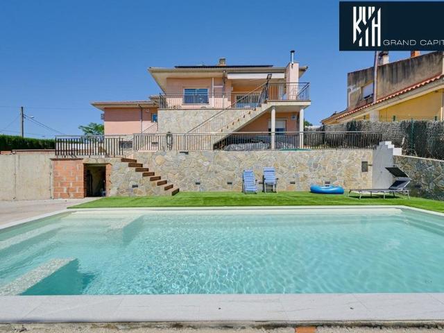 Vivienda exclusiva de 317 m2 en venta Caldas de Malavella, Cataluña