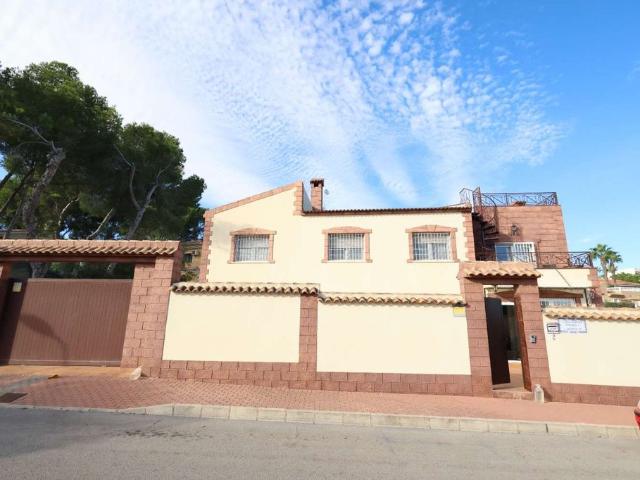 Vivienda exclusiva de 311 m2 en venta Torrevieja, España