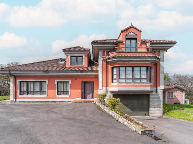 Vivienda de alto standing de 351 m2 en venta Oviedo, España