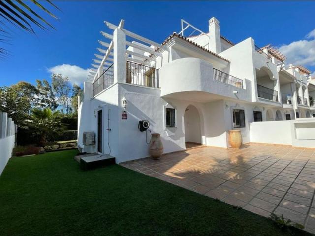 Vivienda exclusiva de 372 m2 en alquiler Nueva Andalucia, España