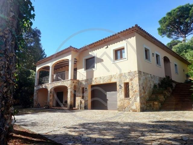 Vivienda exclusiva de 420 m2 en venta Santa Cristina de Aro, Cataluña
