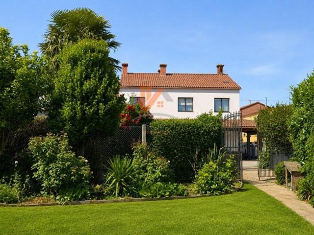 Vivienda exclusiva de 435 m2 en venta Santiago de Compostela, Galicia
