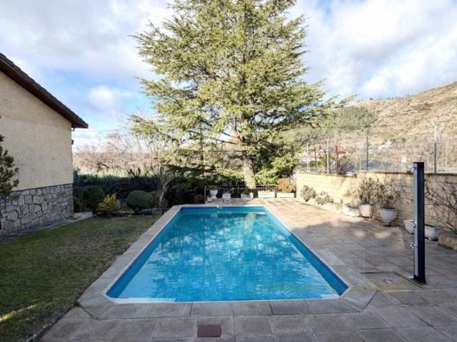 Vivienda exclusiva de 448 m2 en venta Collado Mediano, España