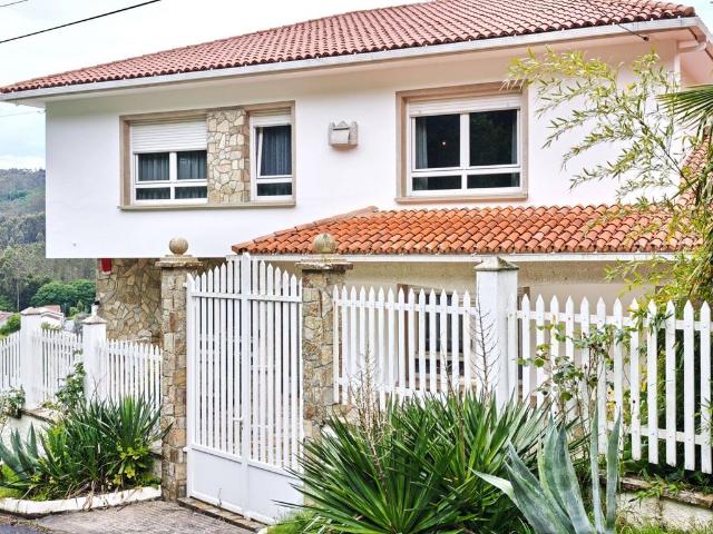Vivienda exclusiva de 450 m2 en venta Santiago de Compostela, Galicia