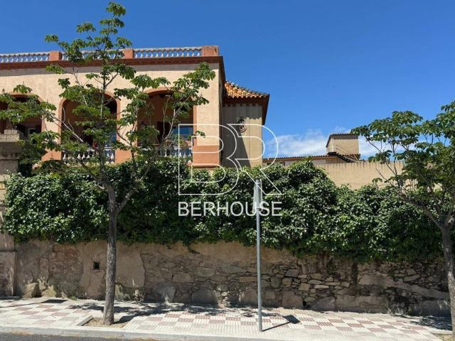 Vivienda exclusiva de 516 m2 en venta Teià, Cataluña