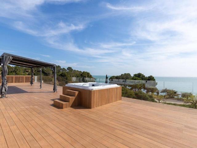 Vivienda exclusiva de 530 m2 en venta Perelló, Cataluña