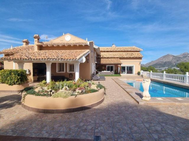 Vivienda exclusiva de 698 m2 en venta la Nucia, España