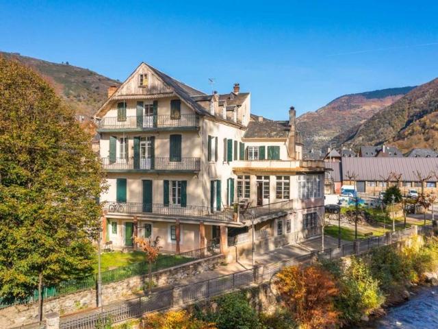 Vivienda de lujo de 935 m2 en venta Les, Cataluña