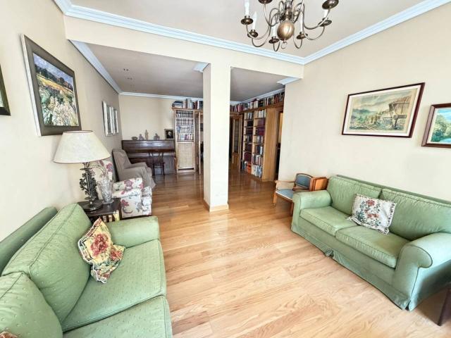 VIVIENDA EXCLUSIVA EN PLENO CENTRO CON TERRAZA Y TRASTERO