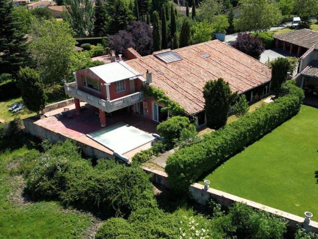 Vivienda exclusiva en venta Torrecaballeros, Castilla y León
