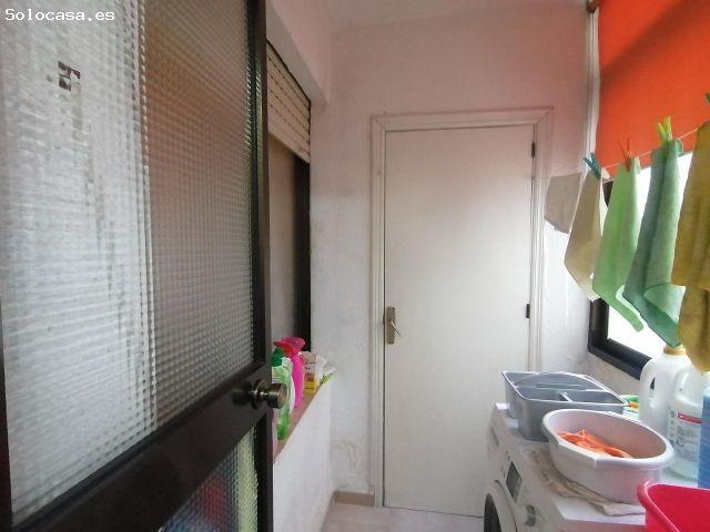 ¡VIVIENDA EXTERIOR EN PLENA PLAZA DE COSTASOL !