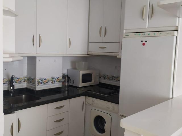 ¡Vivienda Ideal para estudiantes, profesores o sanitarios en El Zapillo – A 2 Minutos de la Playa!