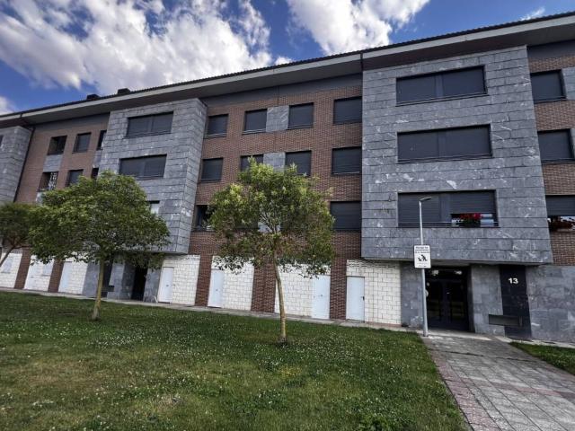 Vivienda impecable con suite, garaje, trastero y espectaculares vistas despejadas en Medina de Pomar