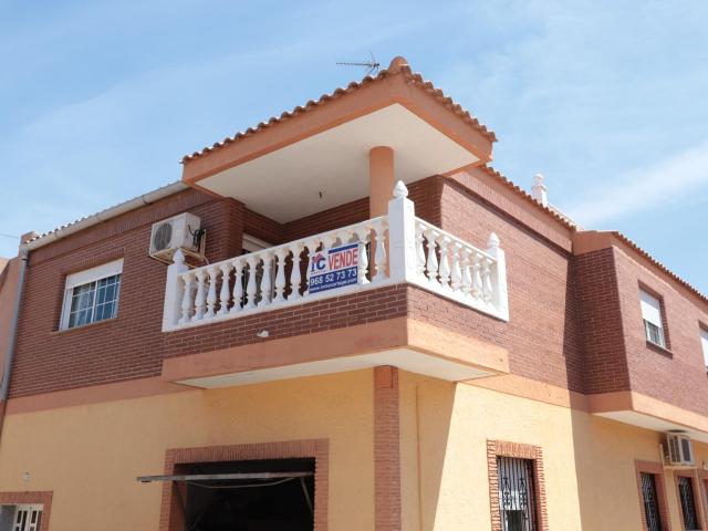 VIVIENDA INDEPENDIENTE CON GRAN TERRAZA Y LUZ NATURAL EN ZONA TRANQUILA DE LA UNIÓN