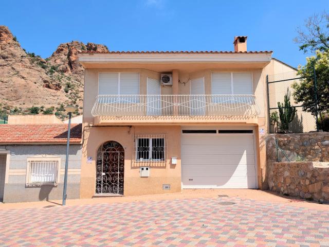 VIVIENDA INDEPENDIENTE EN CALLE PEATONAL