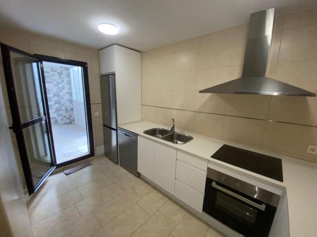 Vivienda luminosa con 3 dormitorios y cocina equipada en Calle Paterna de Rivera – Alcalá de los Gazules
