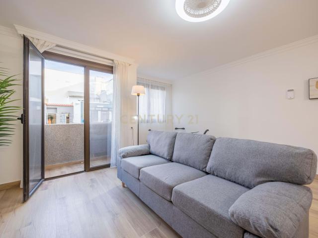 VIVIENDA LUMINOSA CON BALCON A UN PASO DE LA PLAYA