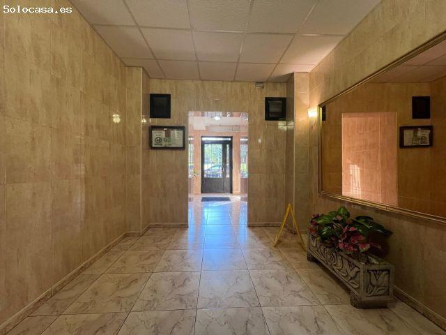 Vivienda luminosa con vistas ajardinadas y aparcamiento en recinto privado