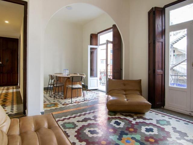 Vivienda luminosa de 3 habitaciones en zona vibrante de Valencia