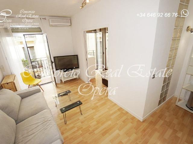 Vivienda luminosa exterior con dos balcones