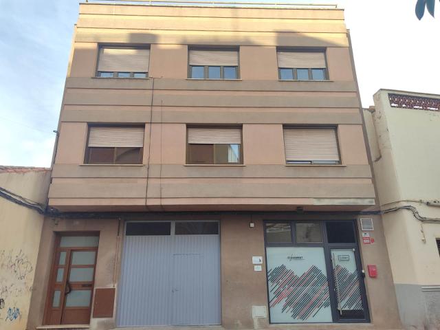 VIVIENDA MUY AMPLIA CERCA DEL CENTRO