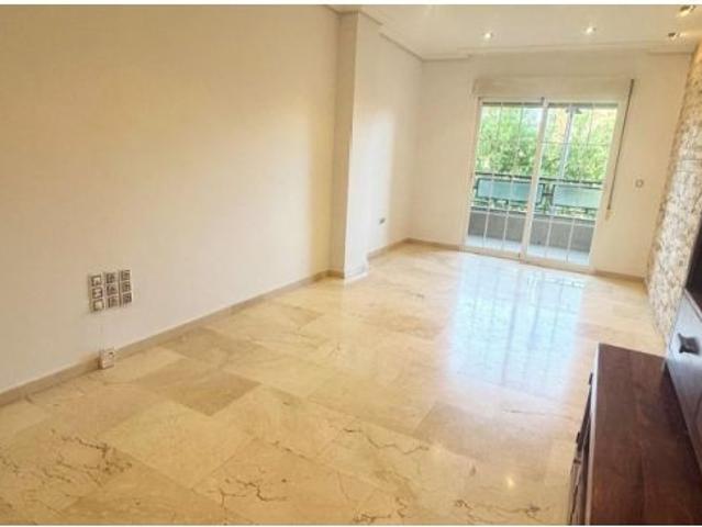¡ VIVIENDA MUY LUMINOSA, CON TERRAZA, JUNTO A LA AVENIDA DE LAS OLLERIAS !