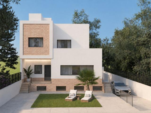 Vivienda Pareada de 3 Plantas 270 m2 Construidos