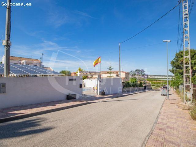 Vivienda pareada en esquina en alquiler en Torrevieja, Alicante
