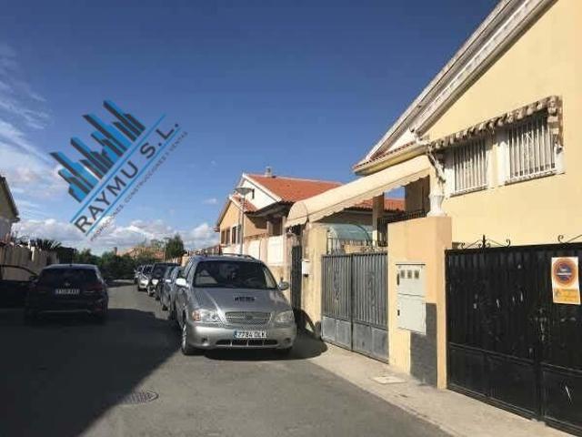 VIVIENDA PAREADA EN LOMINCHAR TOLEDO
