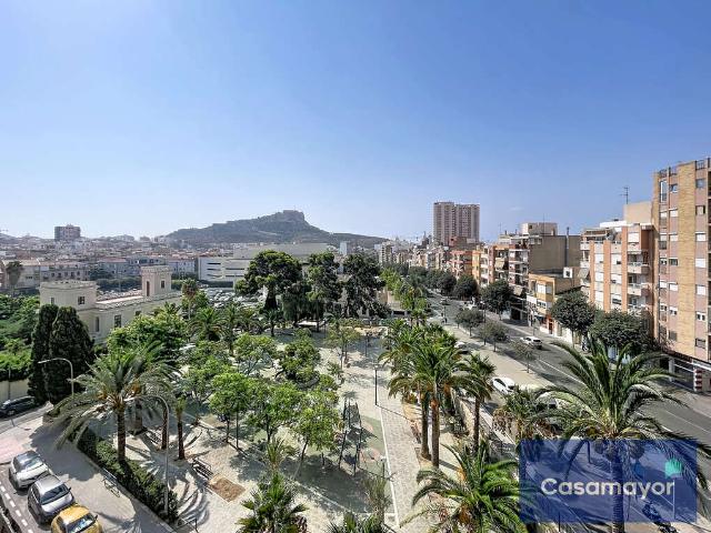 Vivienda recien reformada con vistas al Castillo Santa Barbara