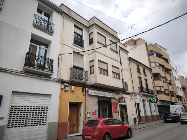 VIVIENDA REFORMADA CON AMPLIA TERRAZA