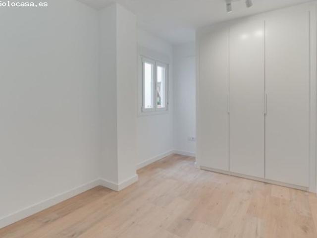 Vivienda reformada con licencia turística en pleno Soho de Málaga