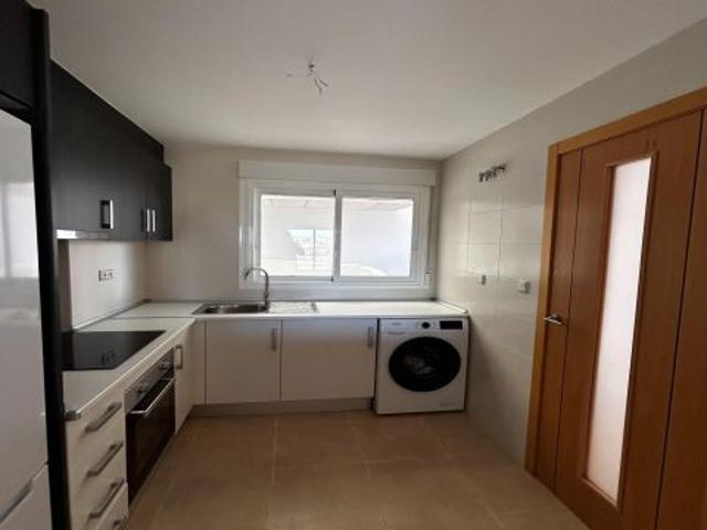 Vivienda reformada a estrenar en residencial con piscinas y zonas verdes
