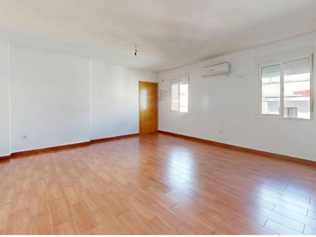 VIVIENDA REFORMADA, JUNTO JARDINES DE JUAN CARLOS I, DE TRES HABITACIONES CONVERTIDOS EN DOS. IDEAL