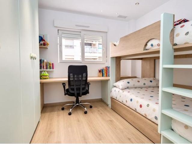 Vivienda seminueva, con garaje y piscina