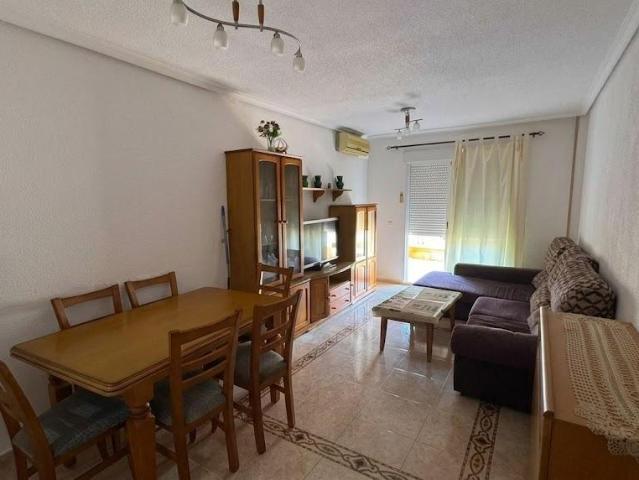 Vivienda seminueva en zona estratégica de Torrevieja — Ideal para vivir o invertir