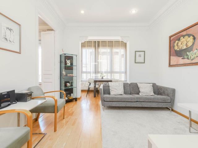 Vivienda soleada en un bonito/a edificio de época en el Eixa. 128m² Barcelona