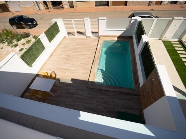 VIVIENDAS ADOSADAS DE NUEVA CONSTRUCCIÓN EN SAN JAVIER