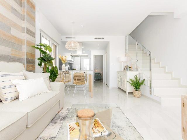 Viviendas adosadas tipo dúplex ubicadas en la zona de Los. 89m² Torrevieja