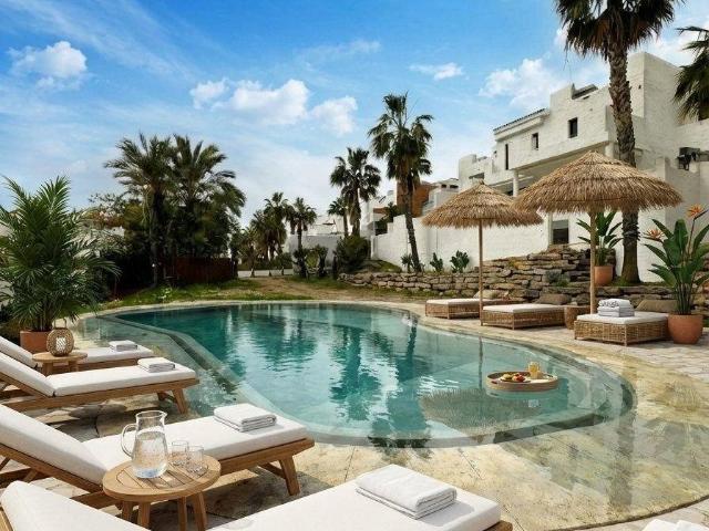Viviendas dúplex de lujo en la zona de El Paraíso, entre Est. 185m² Estepona