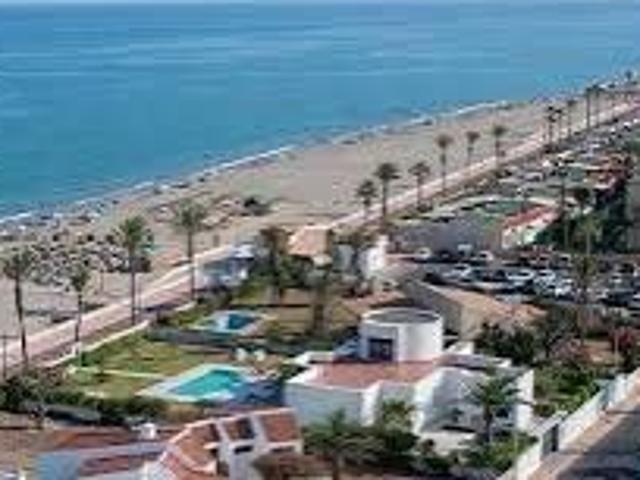 VIVIENDAS EN ROQUETAS DE MAR A ESCASOS METROS DE LA PLAYA CON VISTAS AL MAR