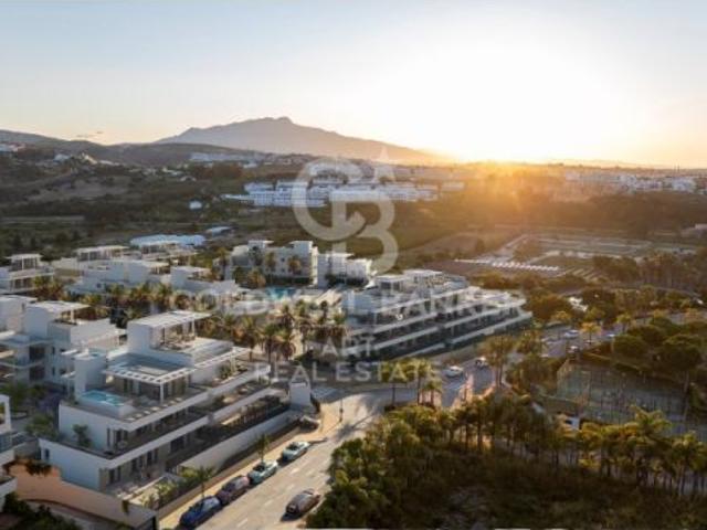 Viviendas exclusivas con amplias terrazas y solárium en Estepona